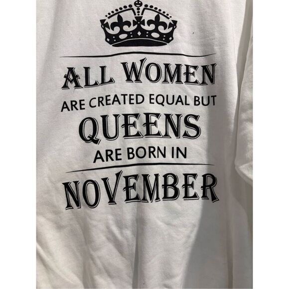 Queens are born in November Sweatshirt size Large - Picture 2 of 2